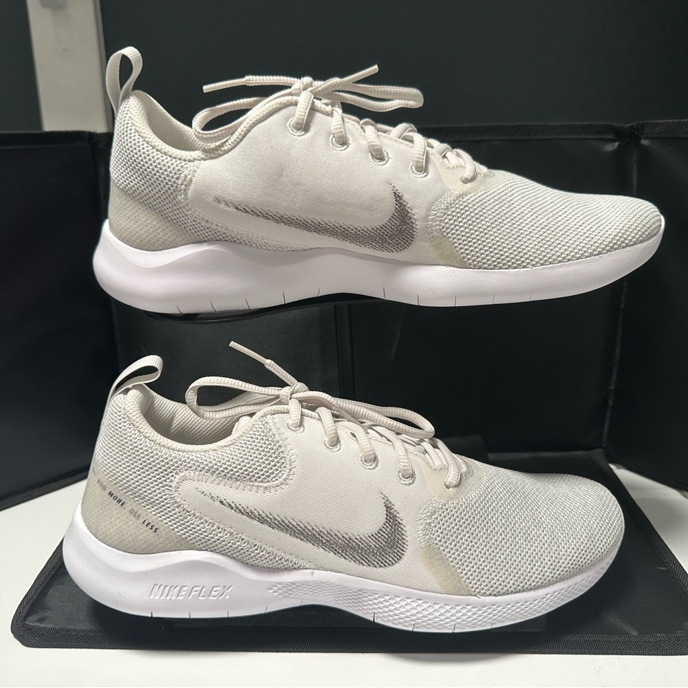 Nike Experience Run 10 Women's - Brand NEW! RARE!